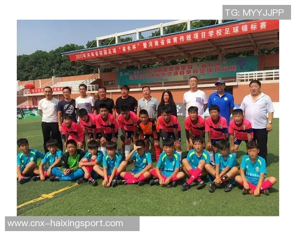 足球服图片展示多样风格与设计让你在球场上尽显风采与个性 足球服图片展示多样风格与设计让你在球场上尽显风采与个性